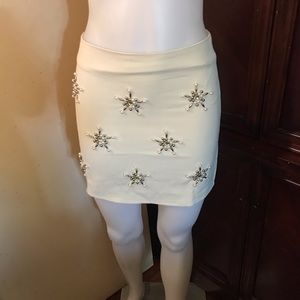 🆕 LLove Off White Slim Fit Mini Skirt-Medium
